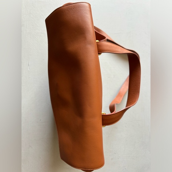 Cuyana Convertible Satchel-13 Inch in Smooth Caramel Leather - Picture 5 of 13